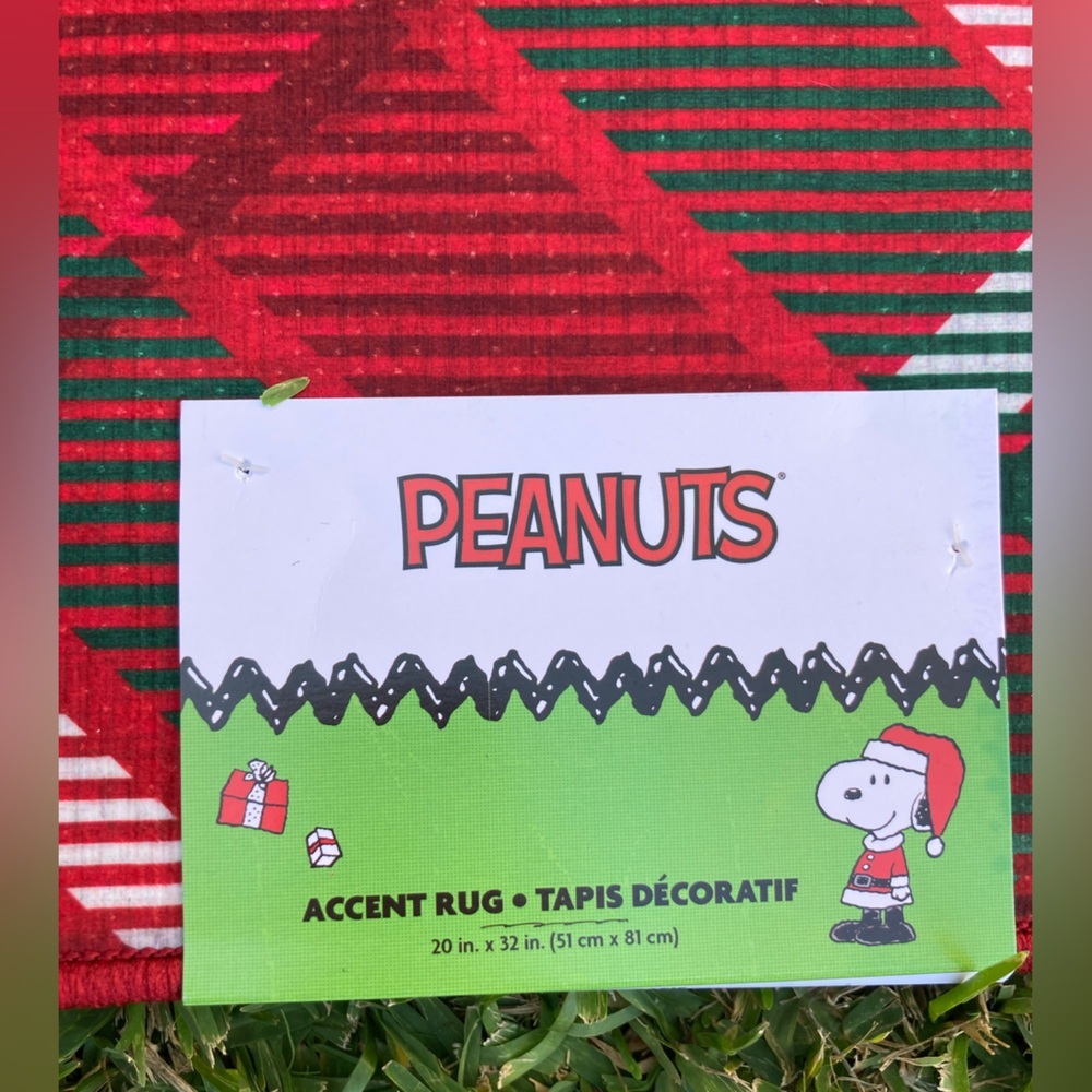Peanuts Snoopy Christmas Accent Rug 20x32 NWT - Picture 2 of 2